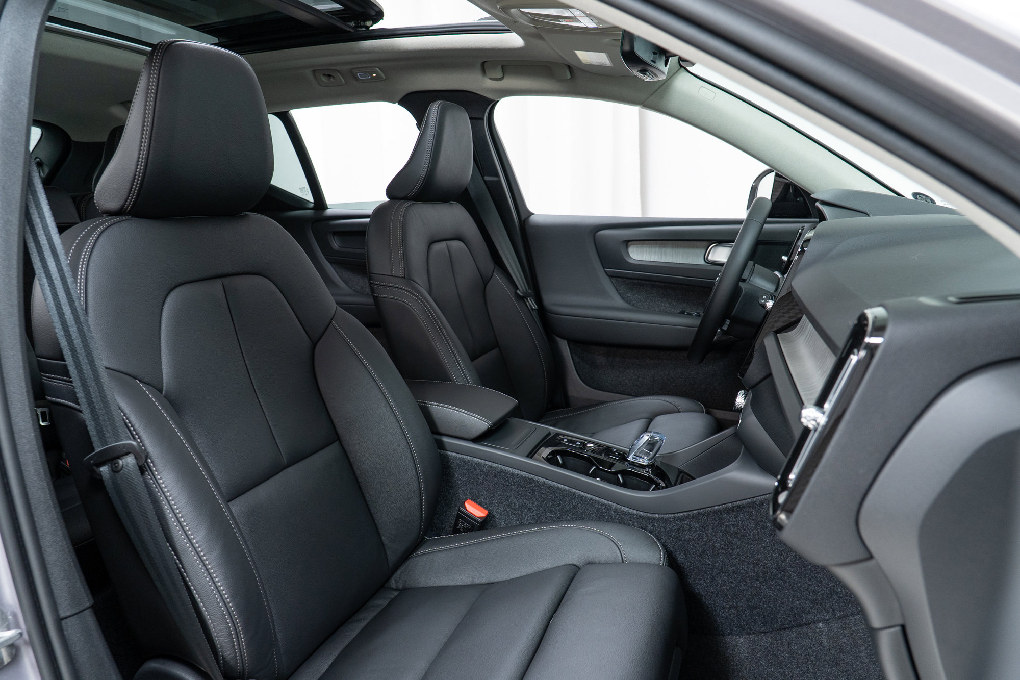 New 2026 Volvo XC40 B5 Plus w/ Protection Package Premier image 22