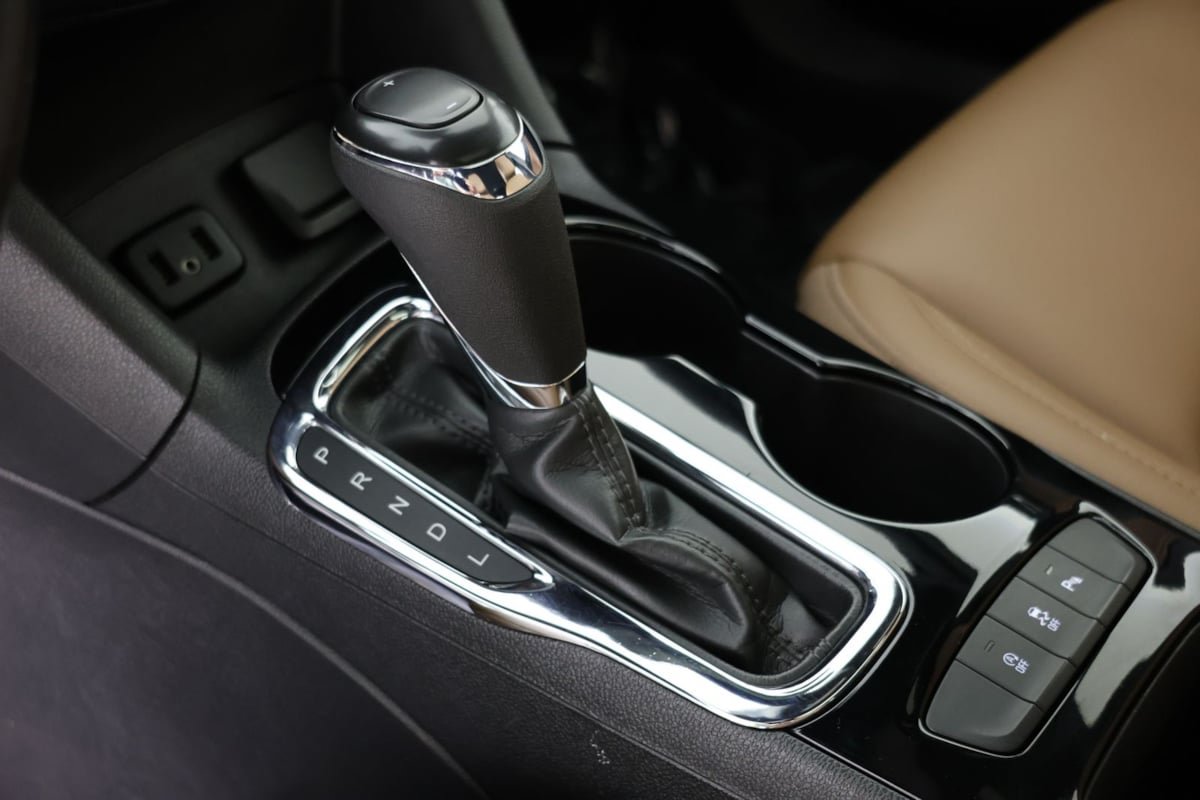 Used 2019 Chevrolet Cruze Premier w/ Sun And Sound Package FWD image 6