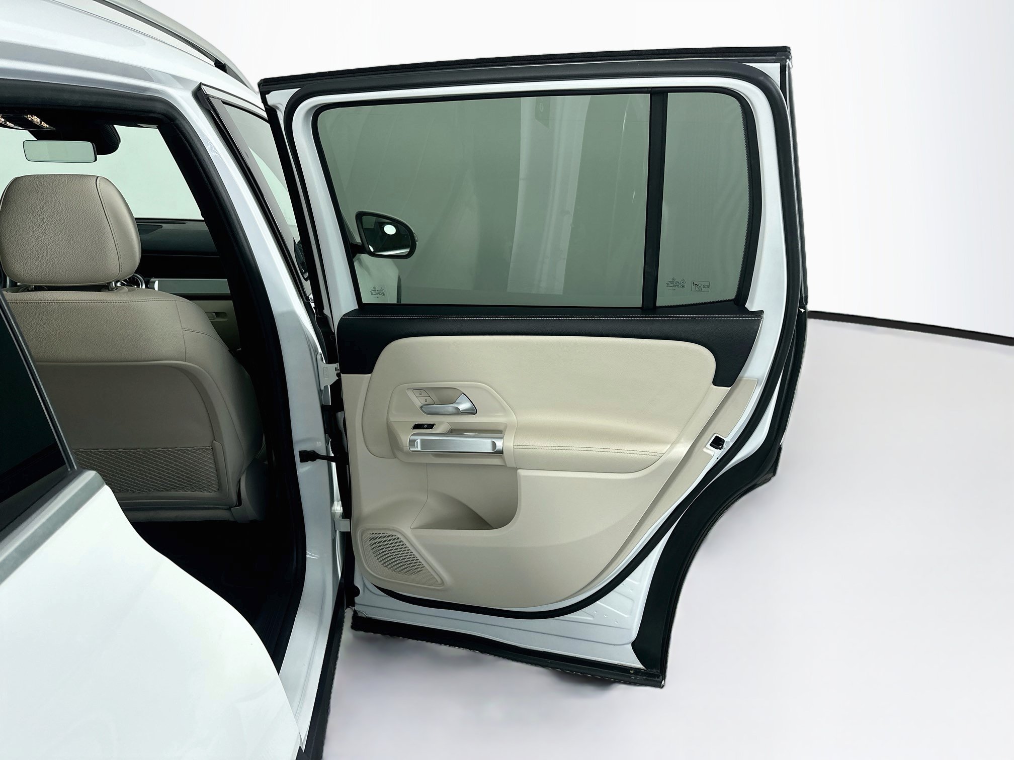 Used 2025 Mercedes-Benz GLB 250 image 33