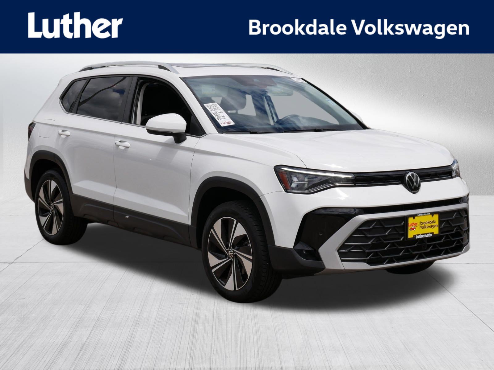 Used 2025 Volkswagen Taos SE w/ Panoramic Sunroof Package AWD/4WD image 1