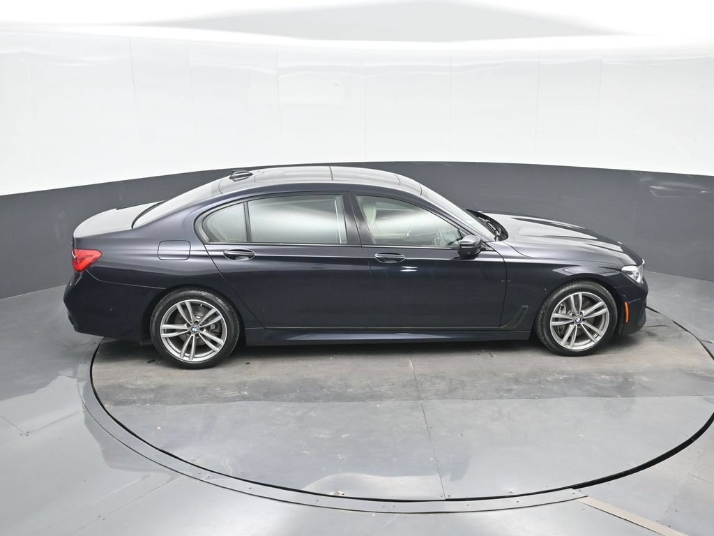 Used 2018 BMW 750i xDrive AWD/4WD image 25