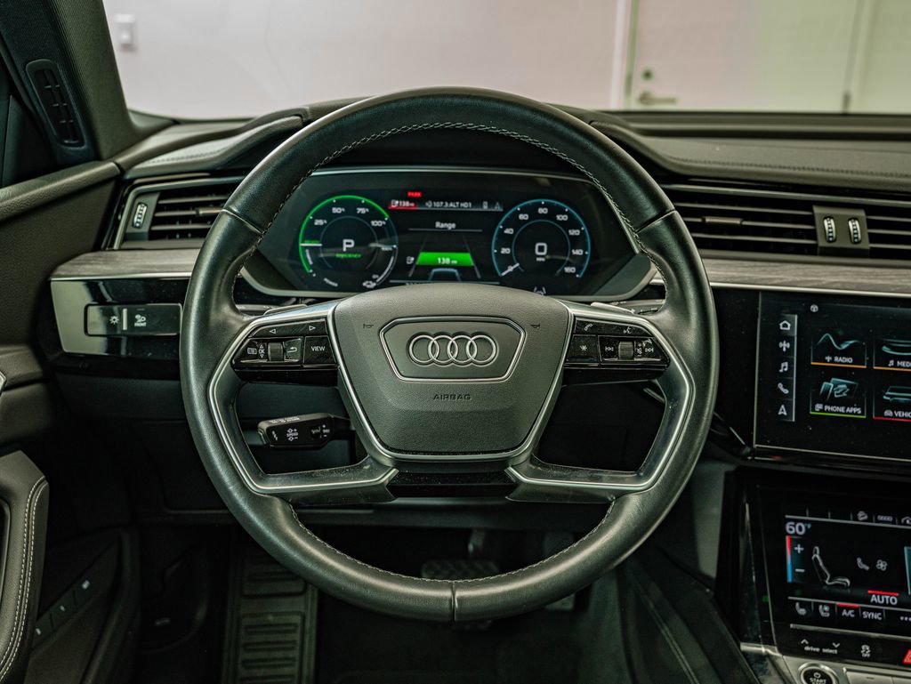 Used 2022 Audi e-tron Premium Plus w/ Premium Plus Package image 24