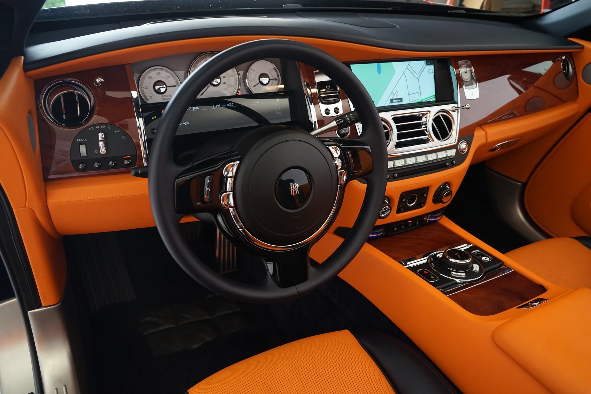 Used 2018 Rolls-Royce Dawn RWD image 9