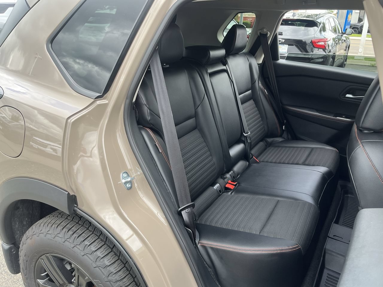 Used 2025 Nissan Rogue SV AWD/4WD image 24