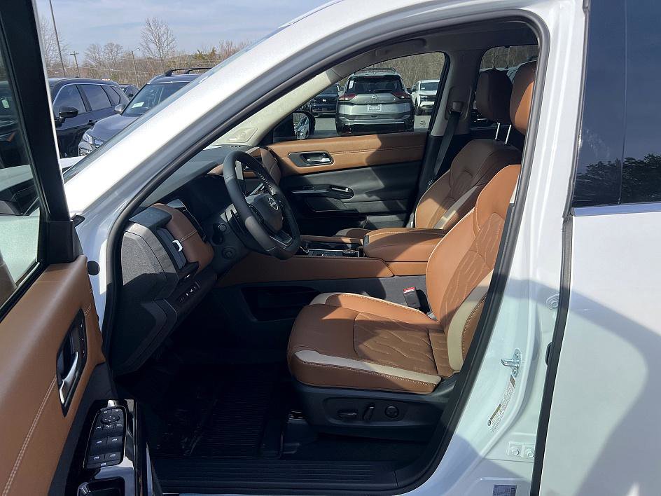 New 2026 Nissan Pathfinder Platinum image 14