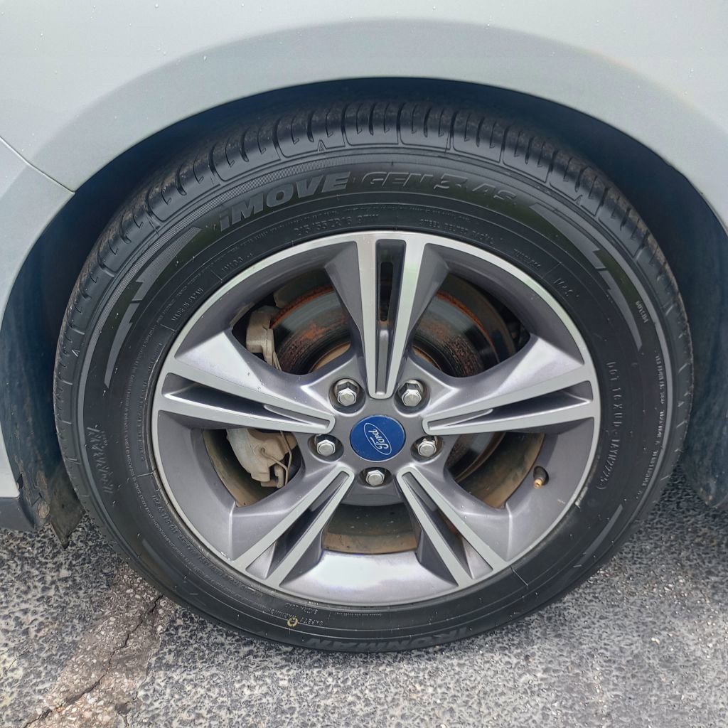 Used 2018 Ford Focus SE w/ SE Appearance Package FWD image 24
