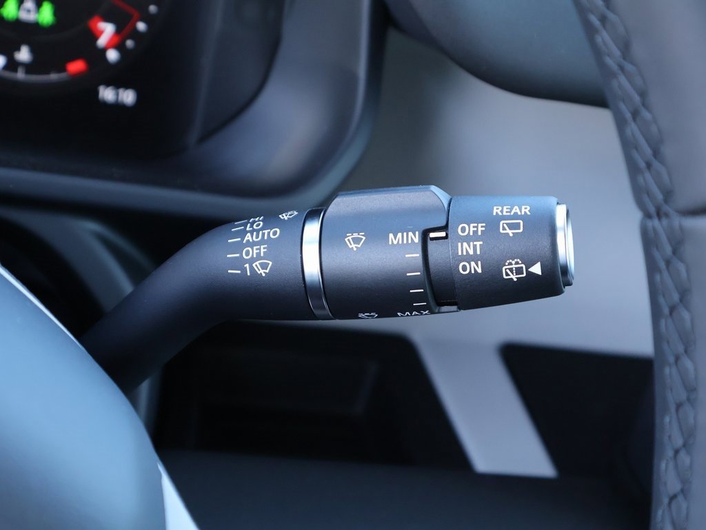 New 2025 Land Rover Defender 110 S image 32