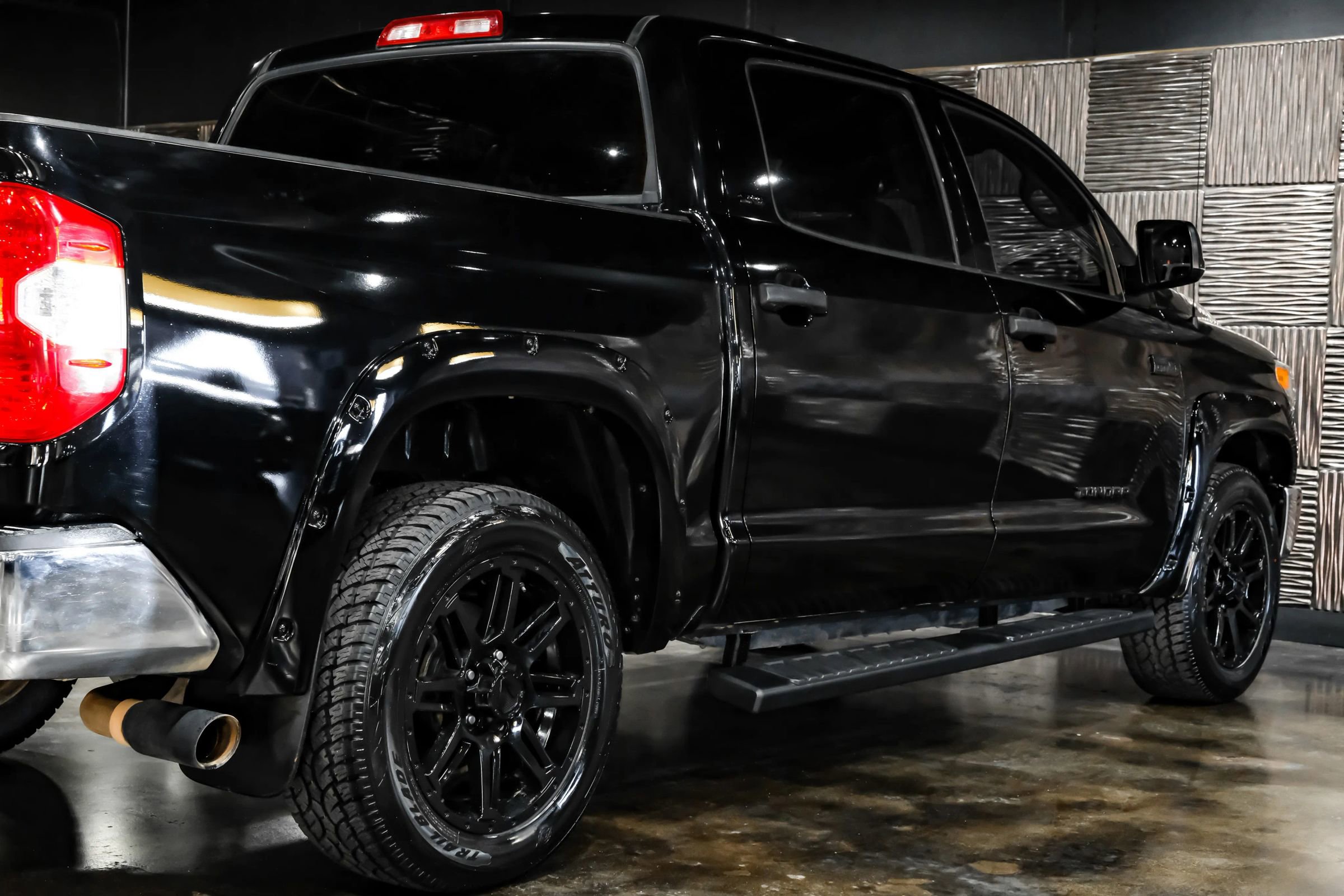 Used 2019 Toyota Tundra SR5 w/ SR5 Upgrade Package AWD/4WD image 13