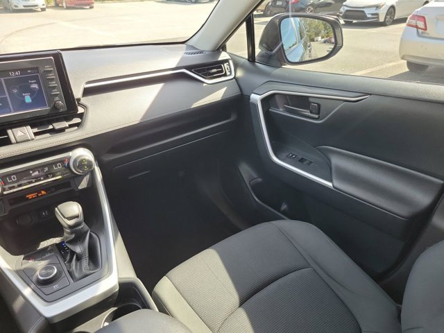 Used 2019 Toyota RAV4 LE image 3