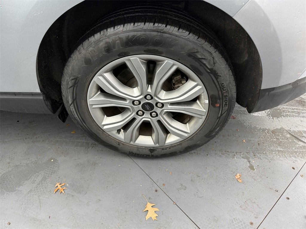 Used 2024 Ford Edge Titanium image 36