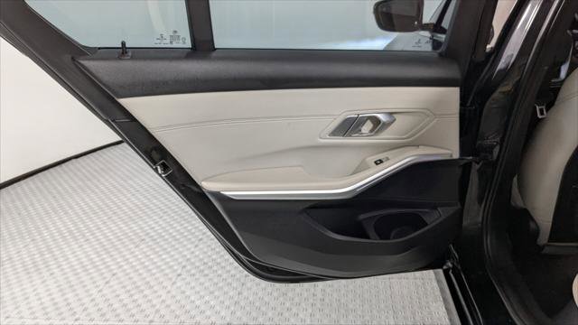 Used 2020 BMW 330i xDrive Sedan w/ Convenience Package image 17