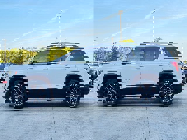 Used 2022 GMC Acadia SLT w/ Preferred Package image 4