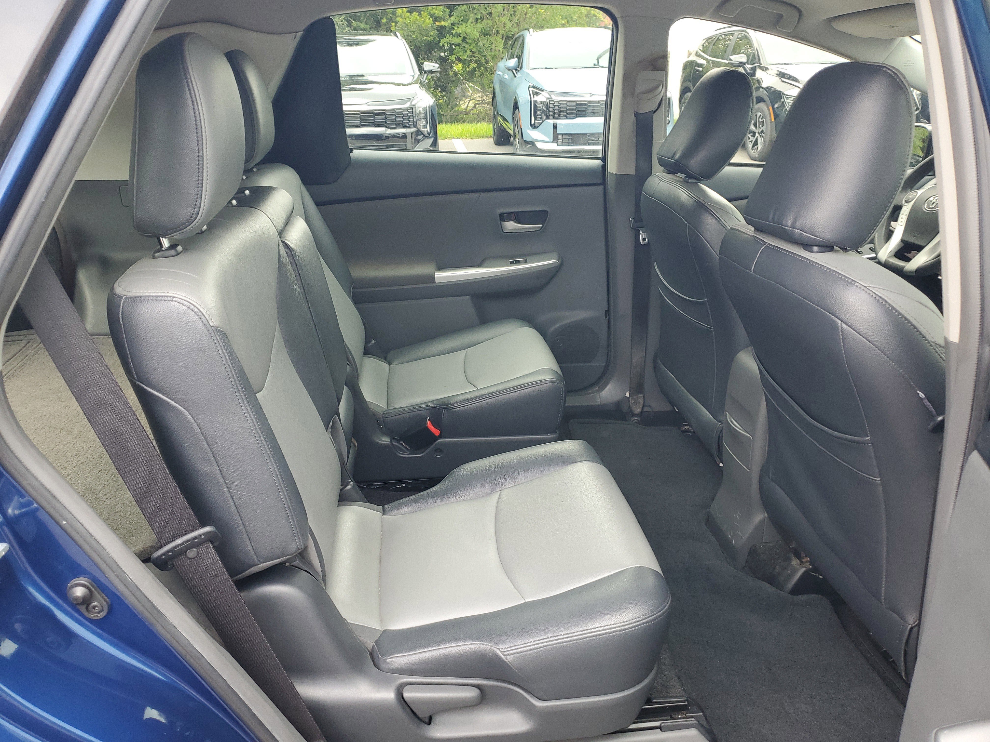 Used 2014 Toyota Prius V Two image 12