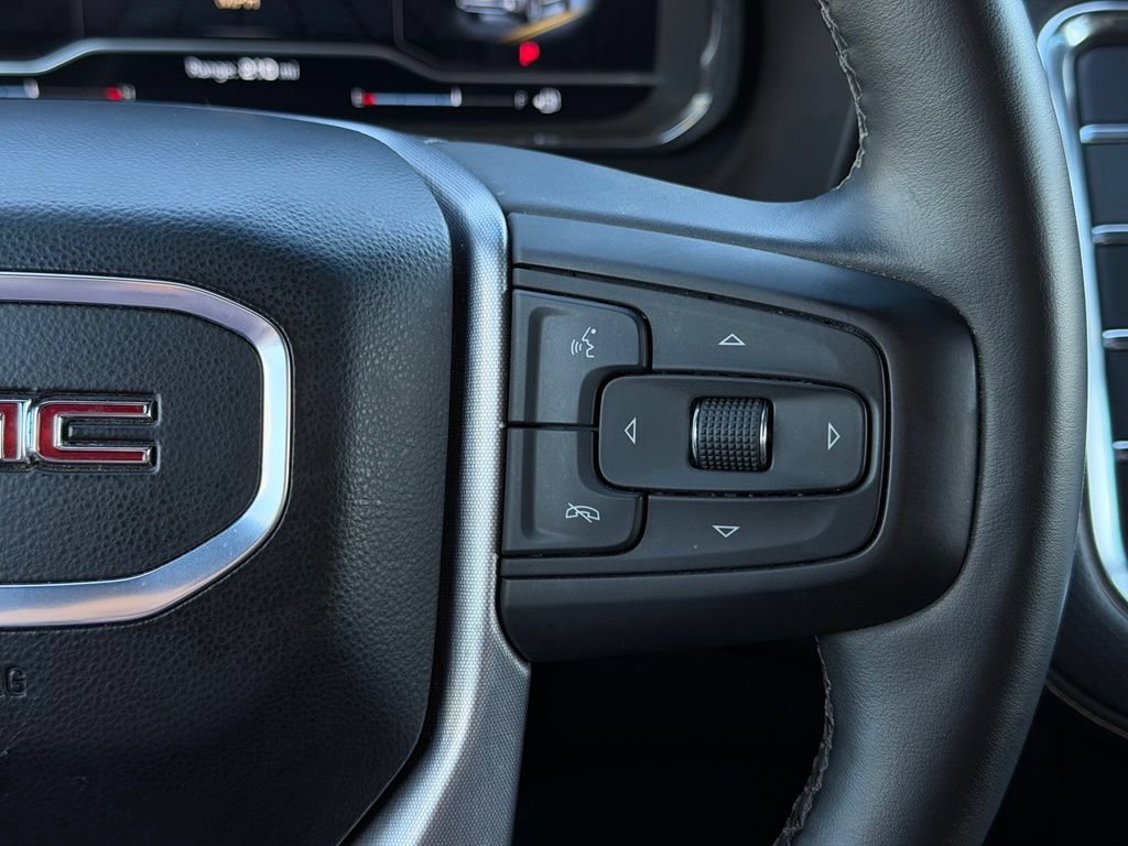 Used 2024 GMC Yukon SLT w/ SLT Luxury Package RWD image 24