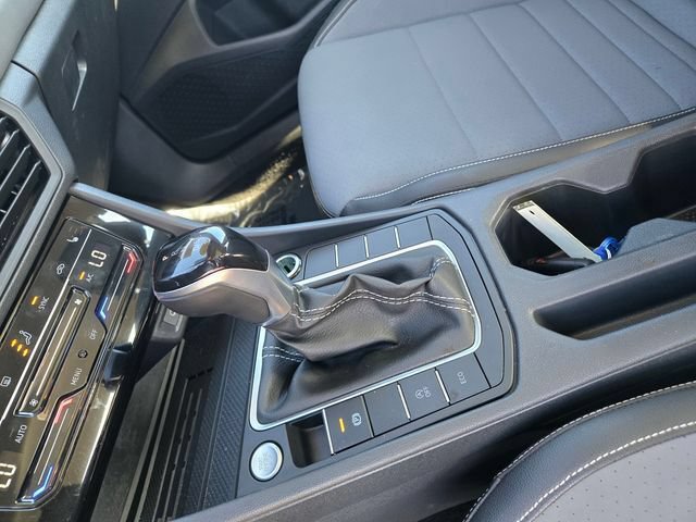 Used 2025 Volkswagen Jetta SE FWD image 16