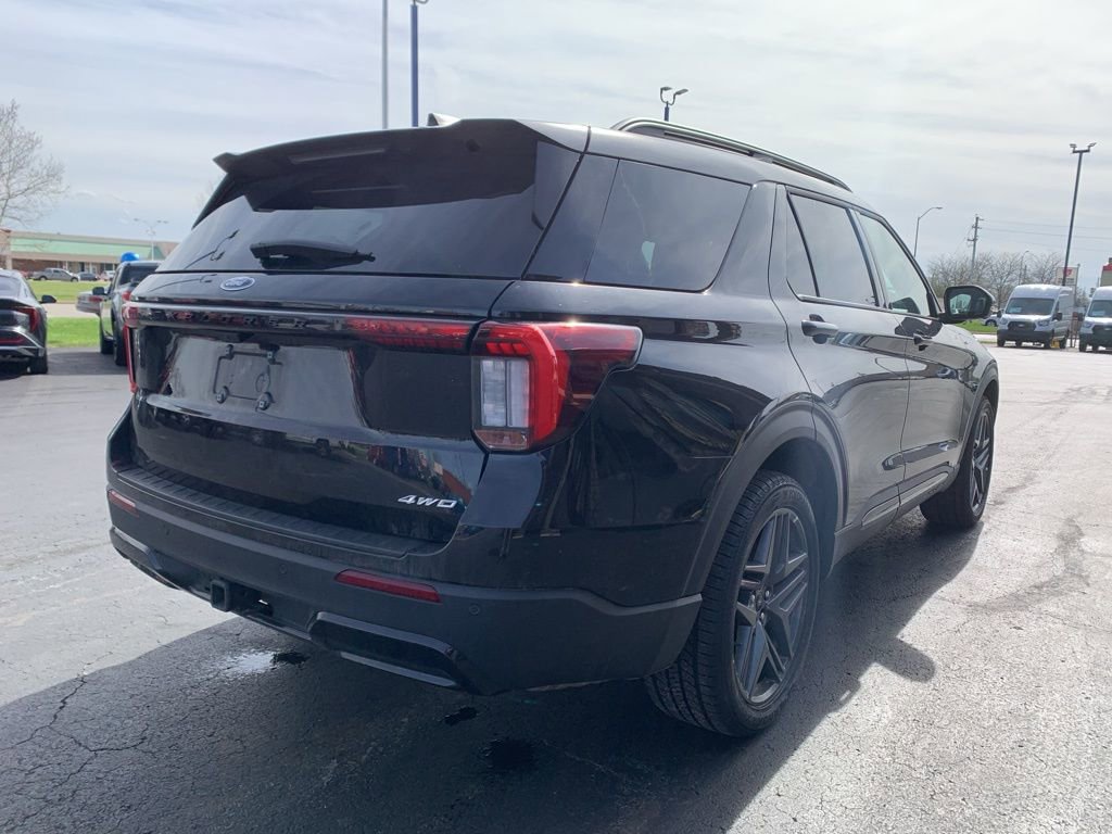Used 2025 Ford Explorer ST-Line w/ ST-Line Street Pack AWD/4WD image 3