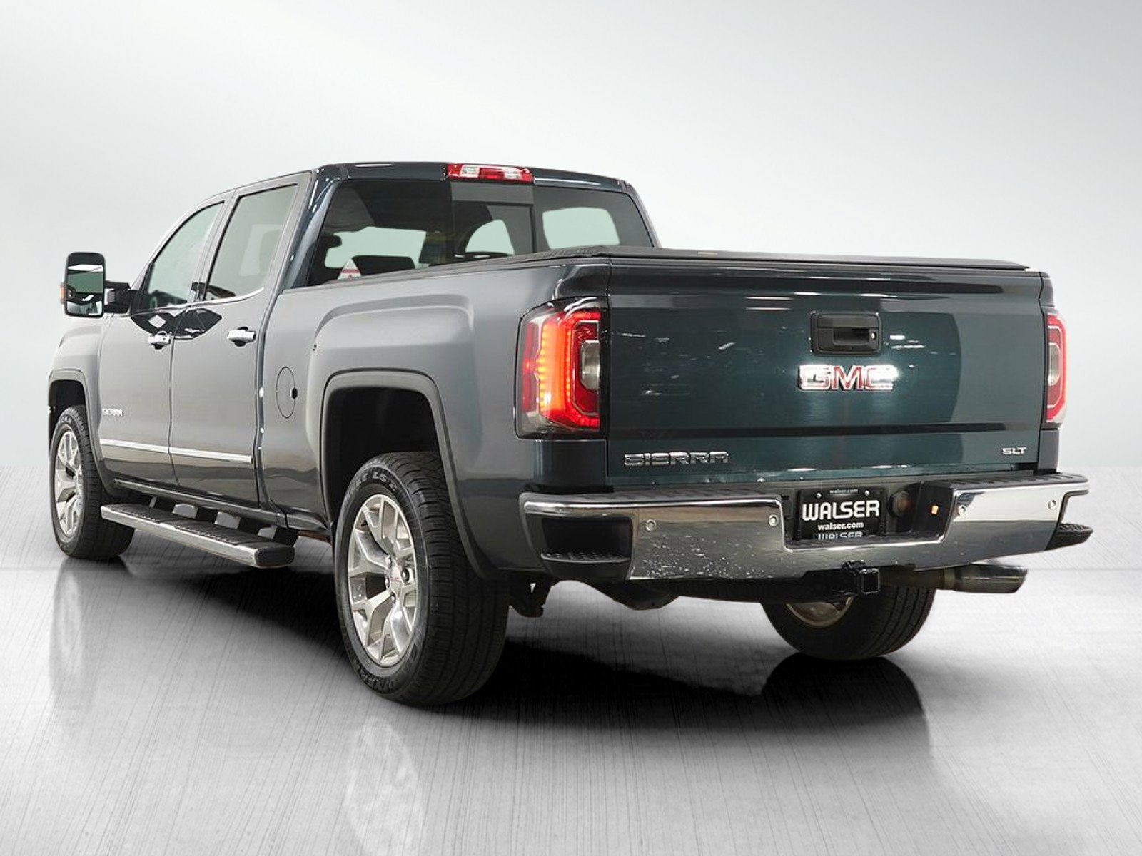 Used 2018 GMC Sierra 1500 SLT w/ SLT Premium Package AWD/4WD image 3