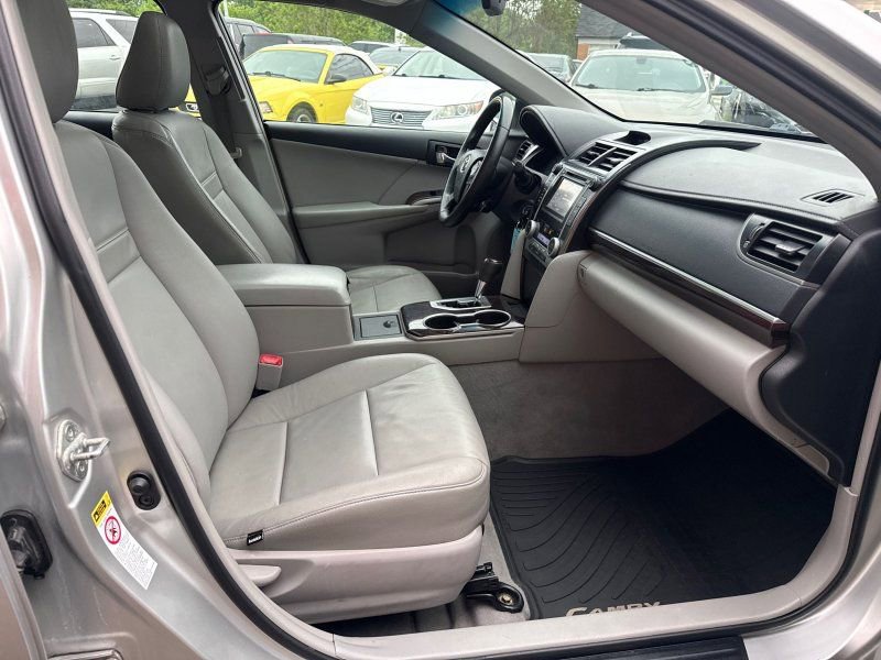Used 2012 Toyota Camry XLE FWD image 17