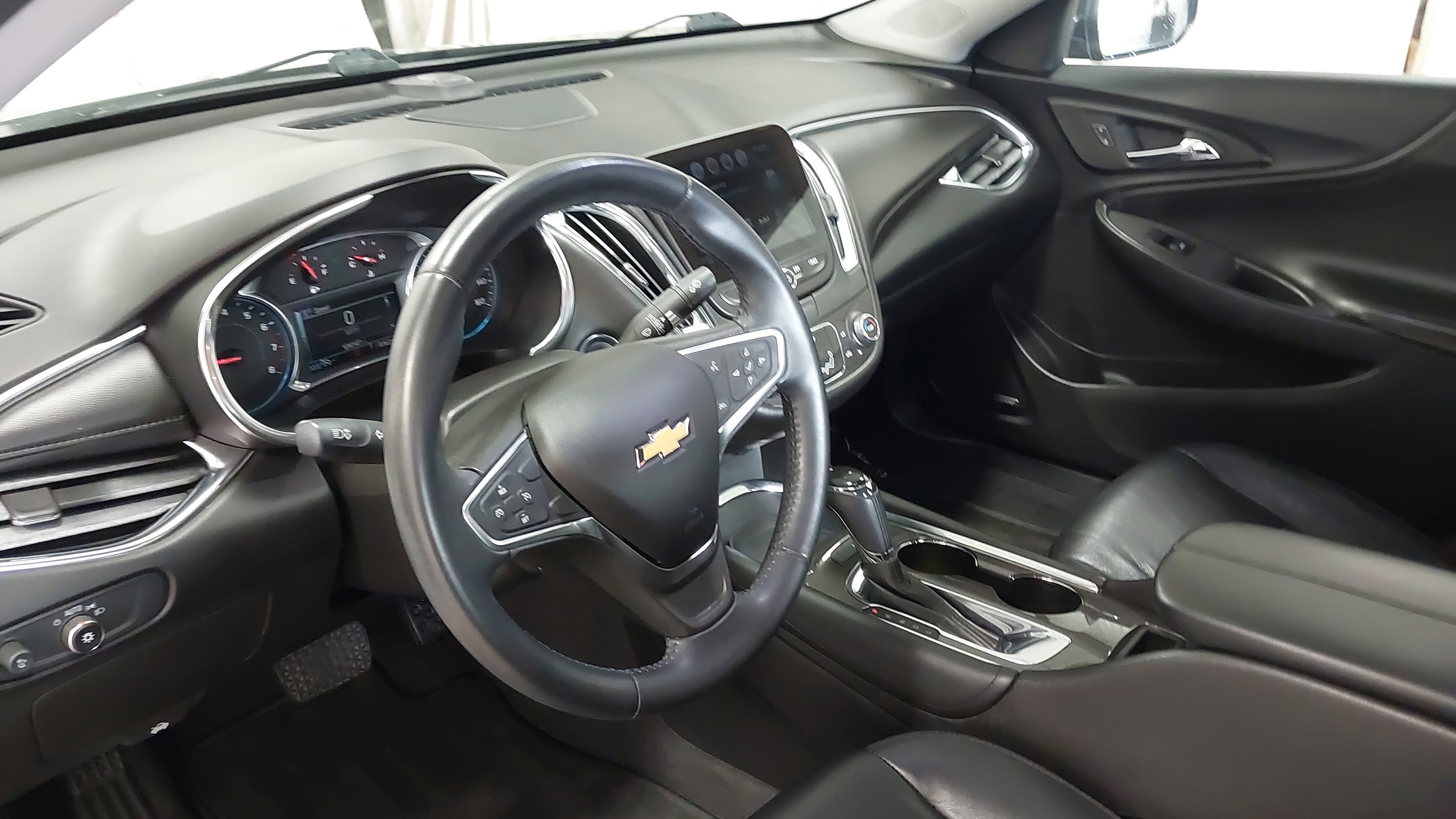 Used 2017 Chevrolet Malibu LT w/ Leather Package image 17