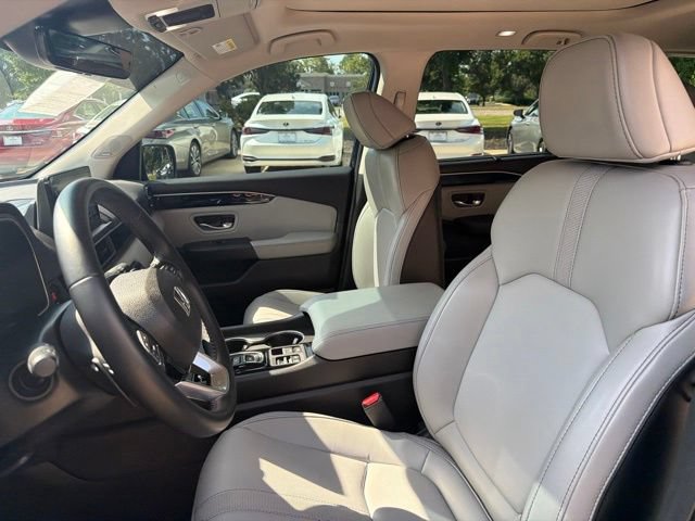 Used 2025 Honda Pilot Touring image 13