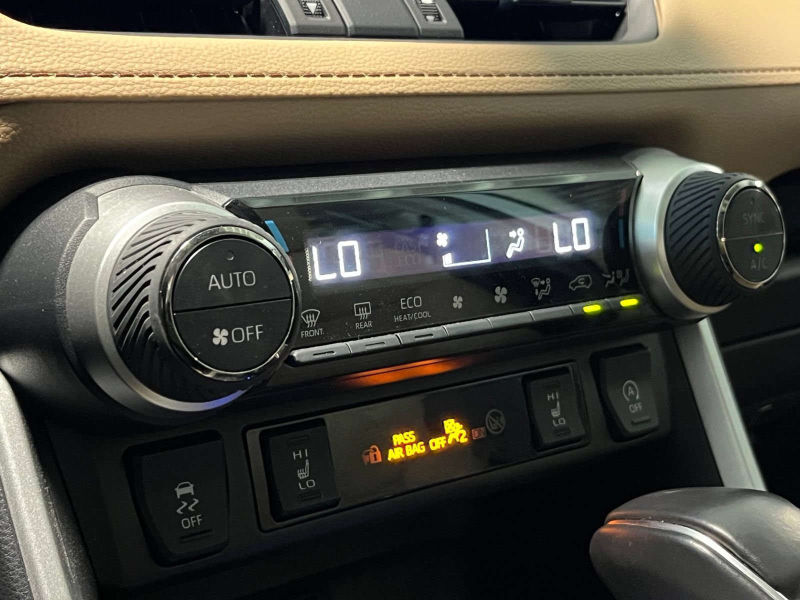 Used 2025 Toyota RAV4 XLE Premium AWD/4WD image 25