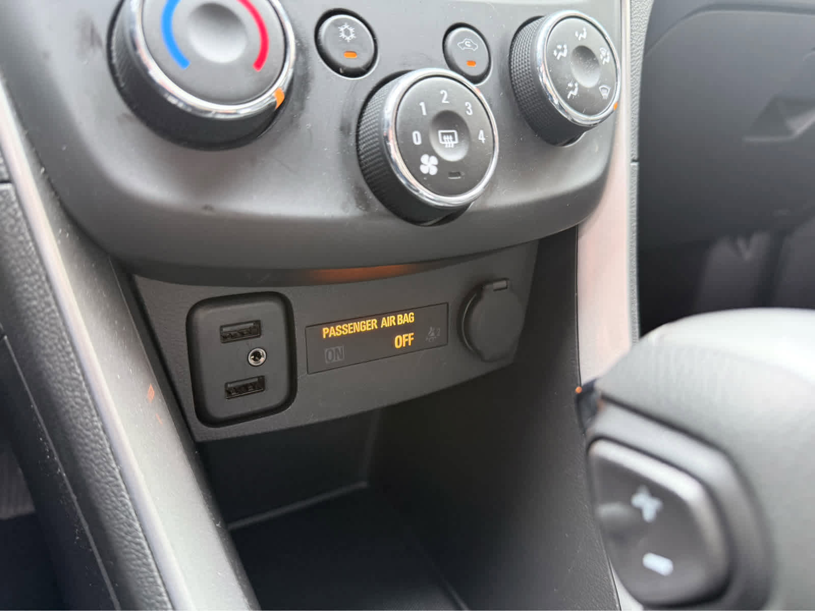 Used 2022 Chevrolet Trax LT w/ LT Convenience Package image 26