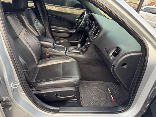 Used 2020 Dodge Charger SXT w/ Leather Interior Group RWD image 29