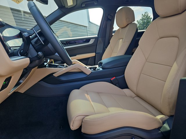 New 2026 Porsche Cayenne AWD/4WD image 4