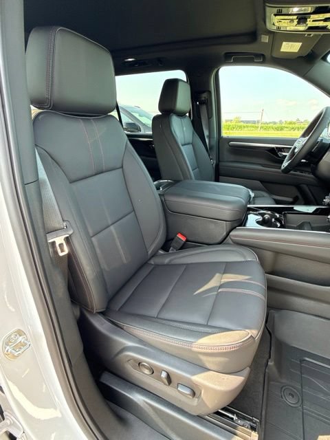 New 2026 Chevrolet Suburban RST w/ RST Capability Package AWD/4WD image 38