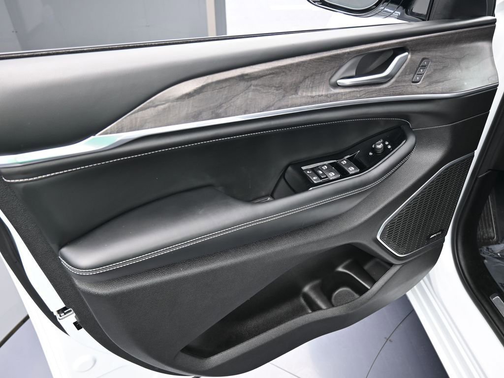 Used 2023 Jeep Grand Cherokee L Overland image 19