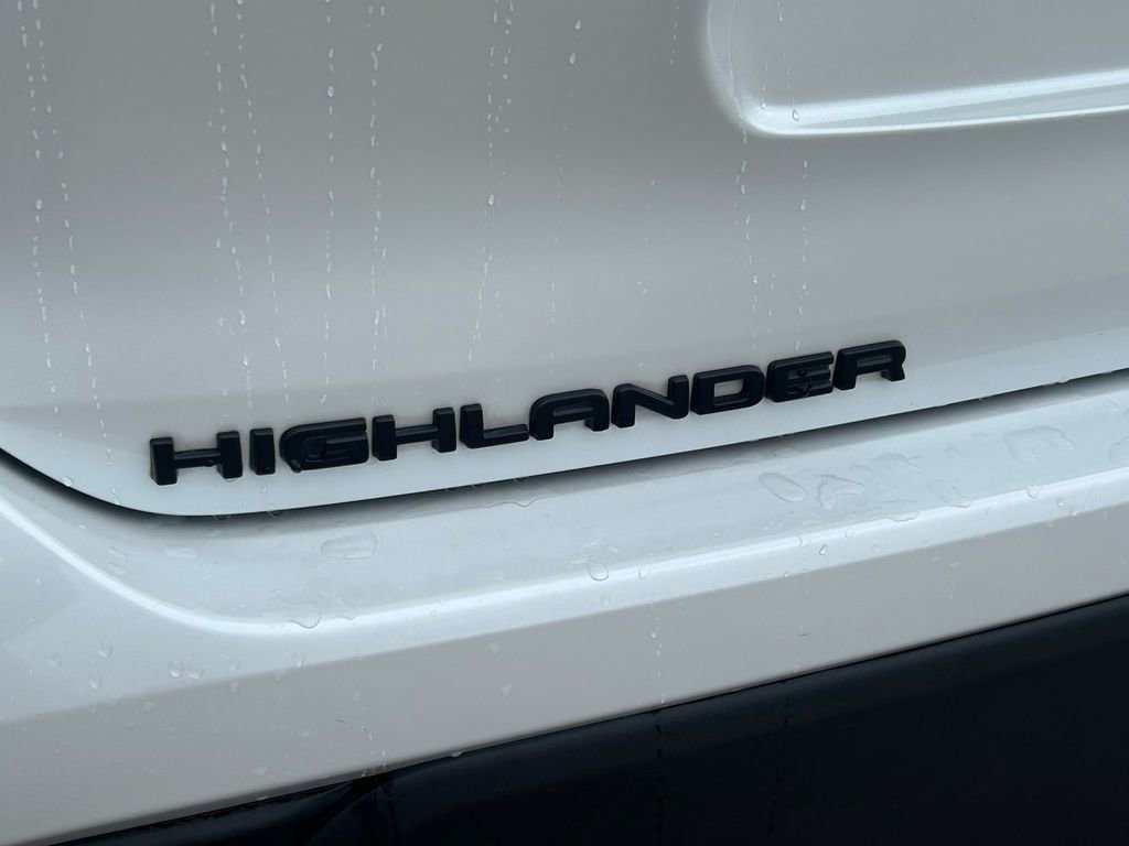 Used 2023 Toyota Highlander XLE image 13