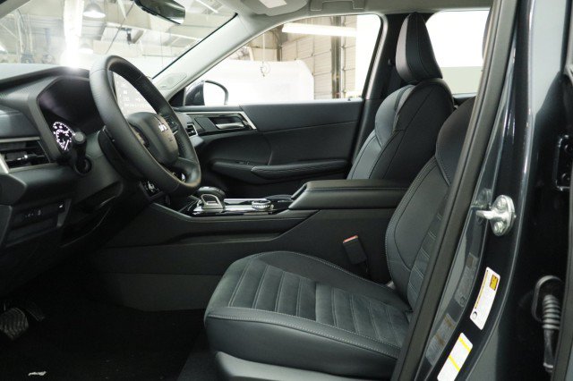 New 2026 Mitsubishi Outlander SE FWD image 6