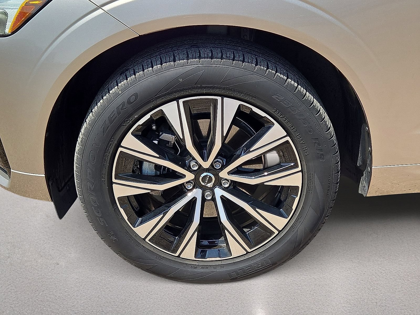 Certified 2024 Volvo XC60 B5 Core AWD/4WD image 11