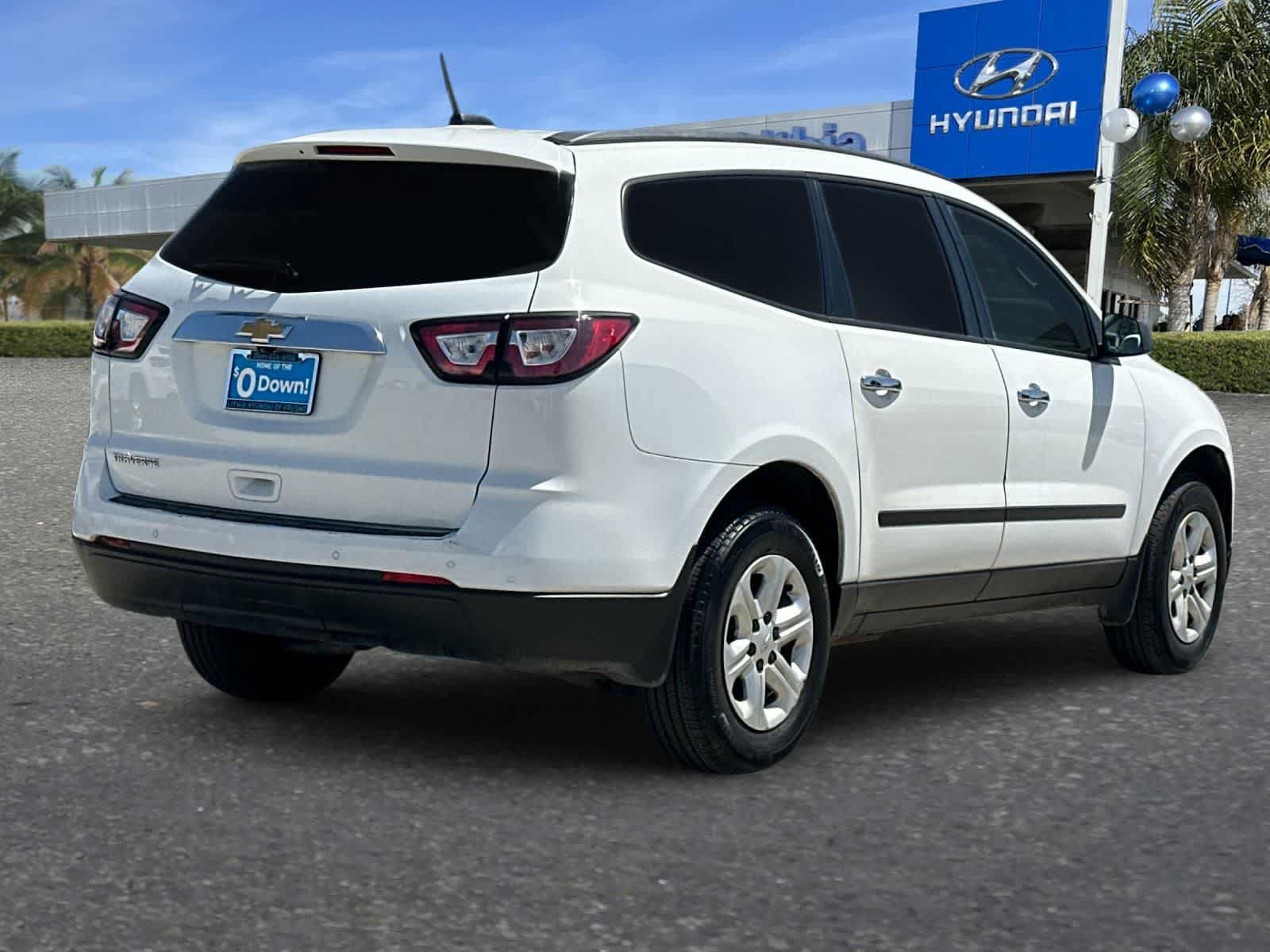 Used 2017 Chevrolet Traverse LS FWD image 3