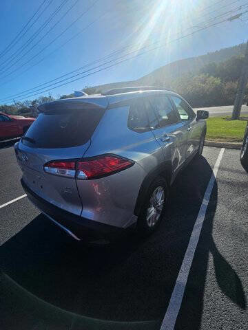 Used 2024 Toyota Corolla Cross LE image 6