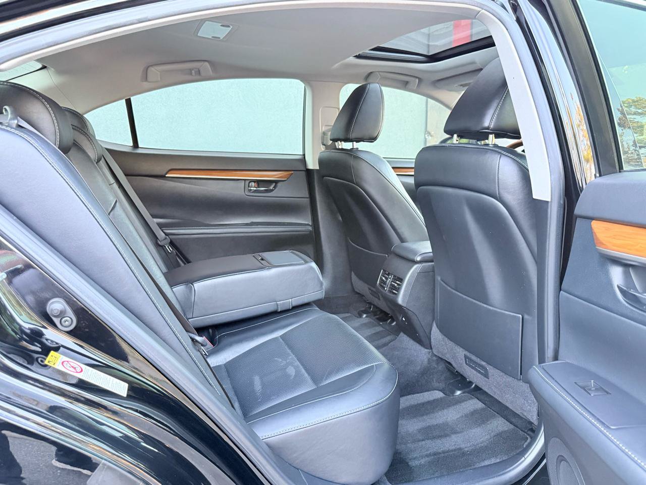 Used 2013 Lexus ES 300h w/ Luxury Pkg FWD image 15
