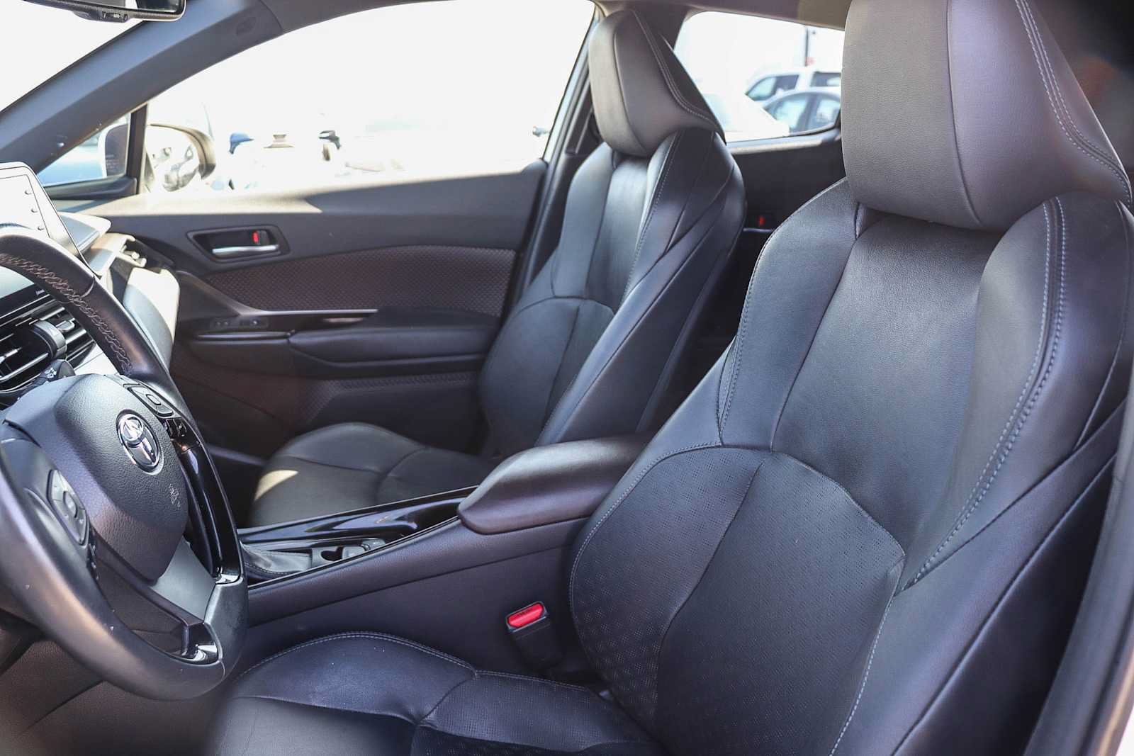 Used 2019 Toyota C-HR Limited FWD image 17
