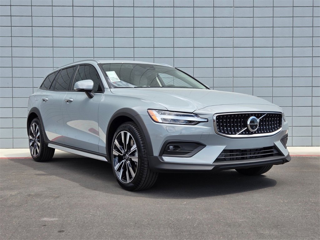New 2026 Volvo V60 B5 Cross Country Ultra w/ Climate Package image 3