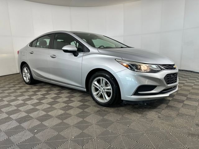 Used 2018 Chevrolet Cruze LT w/ Convenience Package image 2