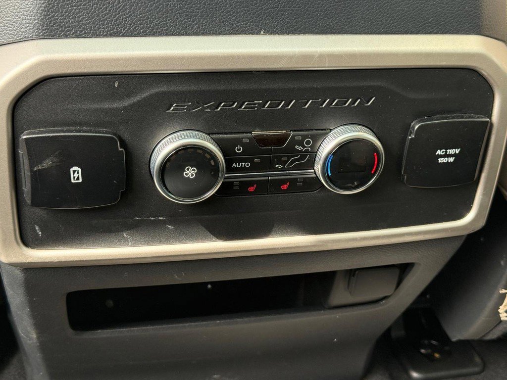 Used 2024 Ford Expedition Limited image 13
