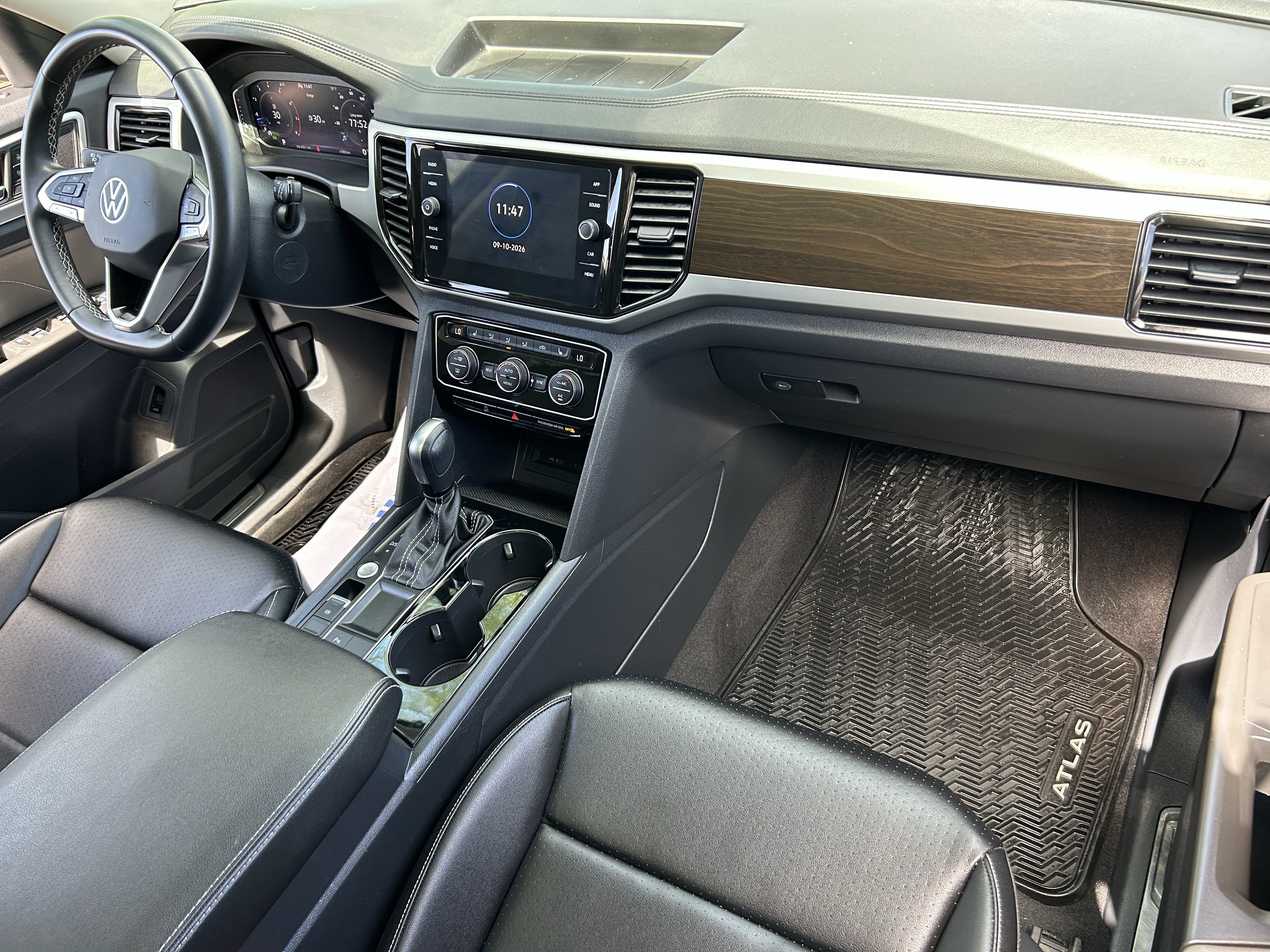 Used 2023 Volkswagen Atlas SE w/ Panoramic Sunroof Package FWD image 10