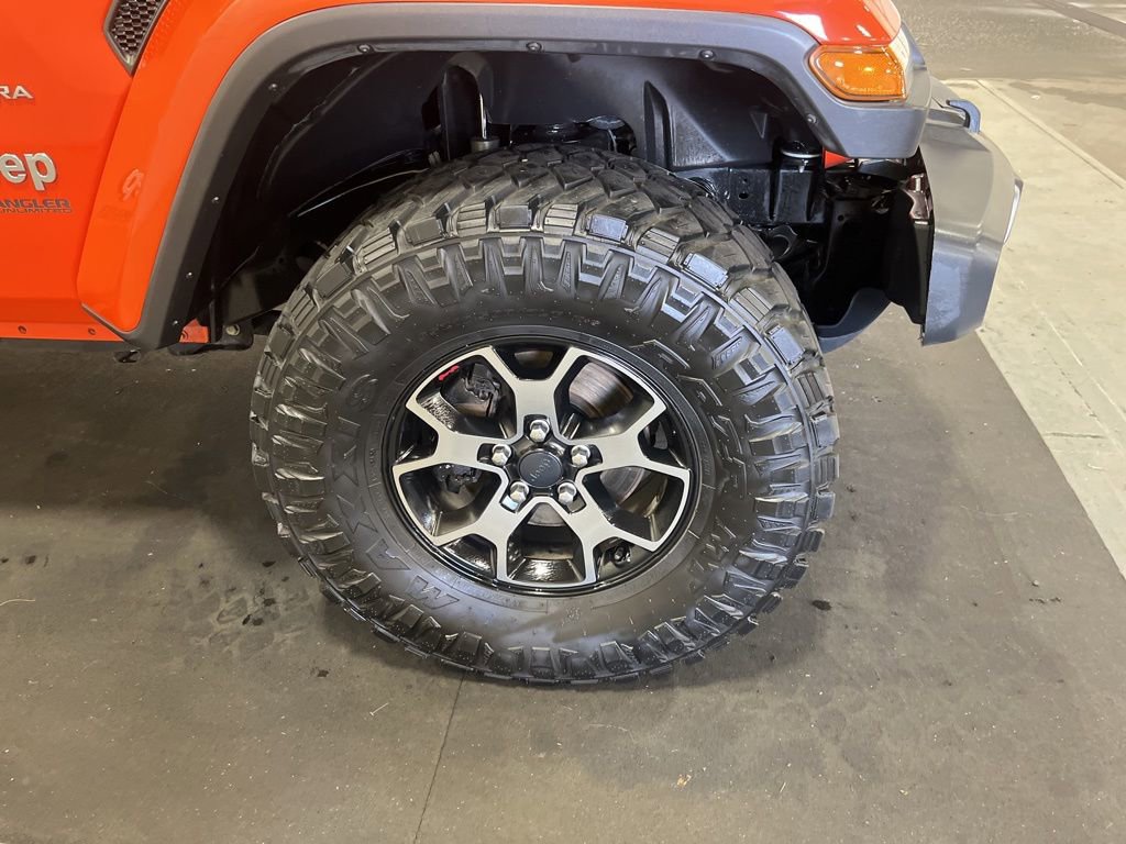 Used 2019 Jeep Wrangler Unlimited Sahara w/ Dual Top Group AWD/4WD image 12