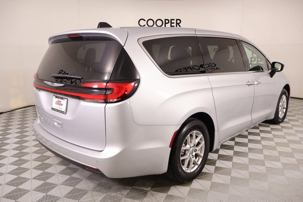 Used 2024 Chrysler Pacifica Touring-L image 21