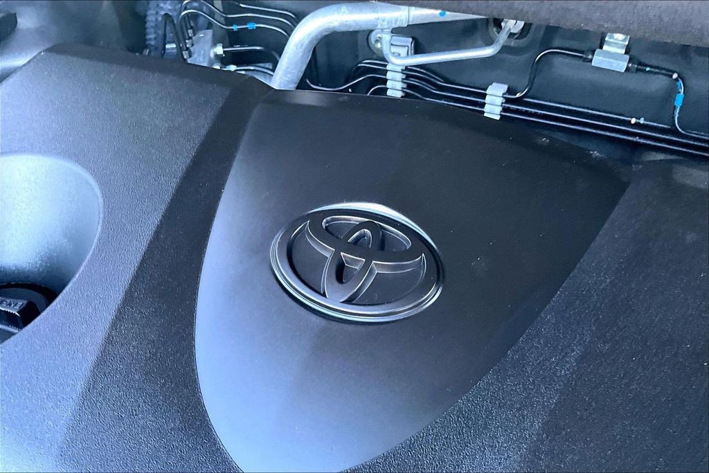 Used 2021 Toyota RAV4 XLE w/ Convenience Package image 31