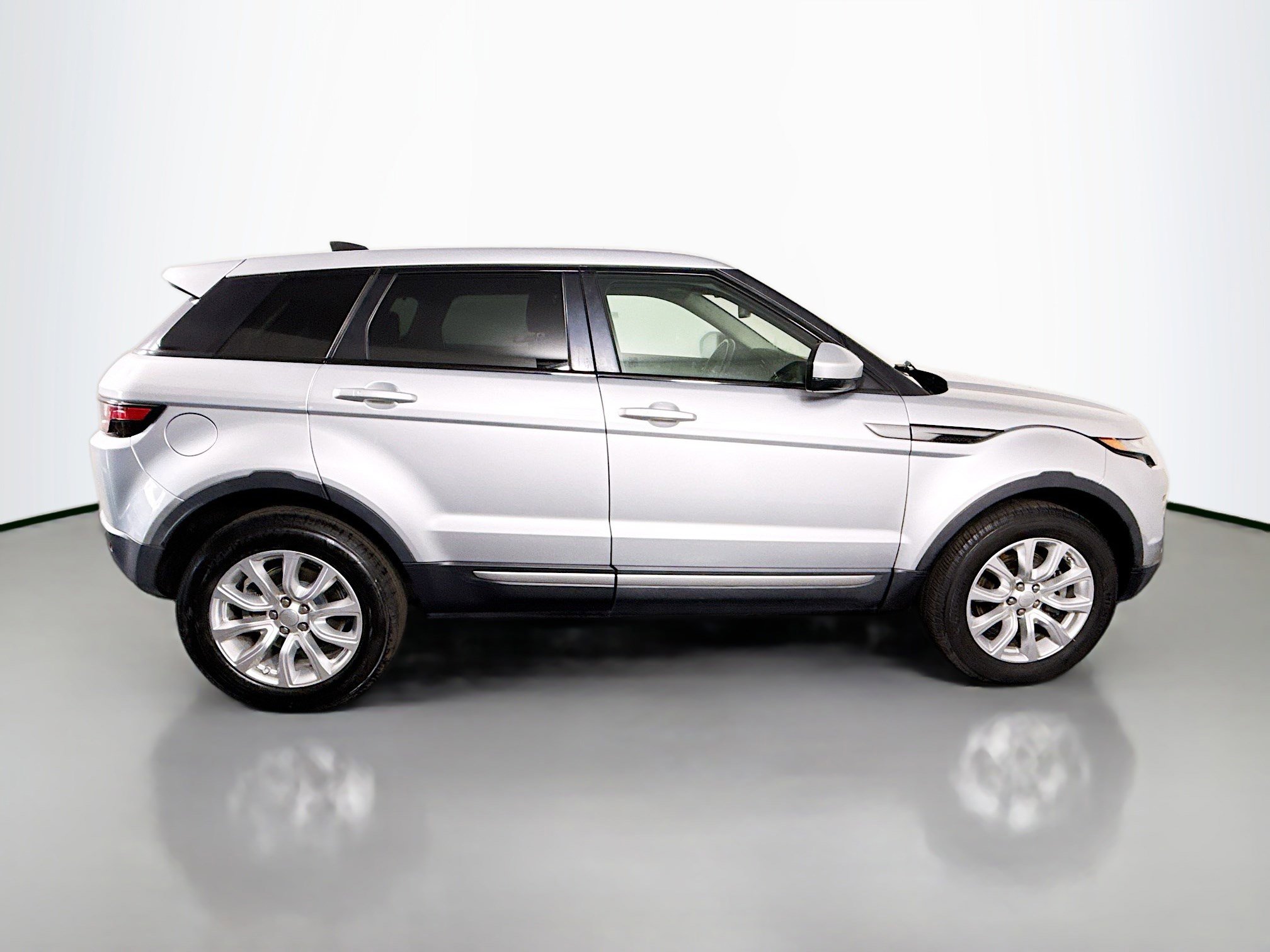 Used 2019 Land Rover Range Rover Evoque SE image 11
