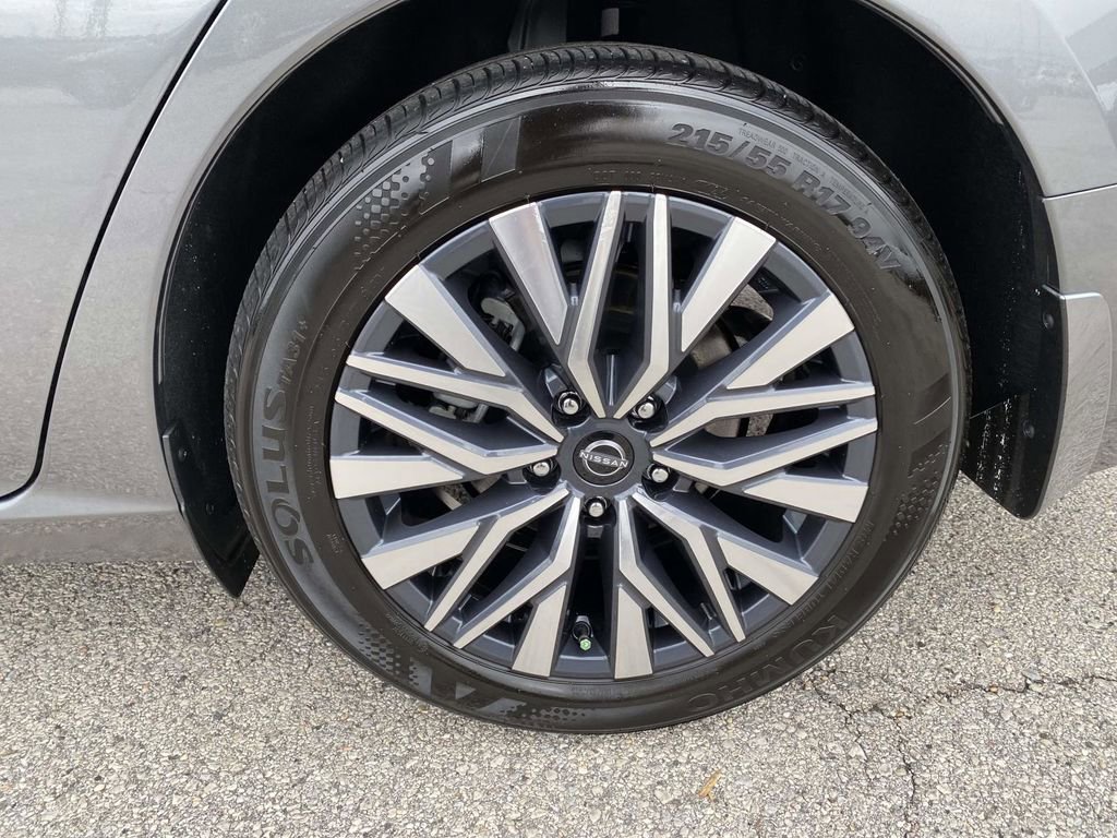 Used 2024 Nissan Altima 2.5 SV image 7