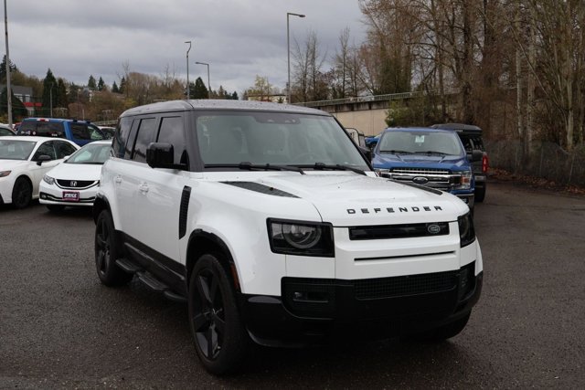 Used 2025 Land Rover Defender 110 X-Dynamic SE image 3