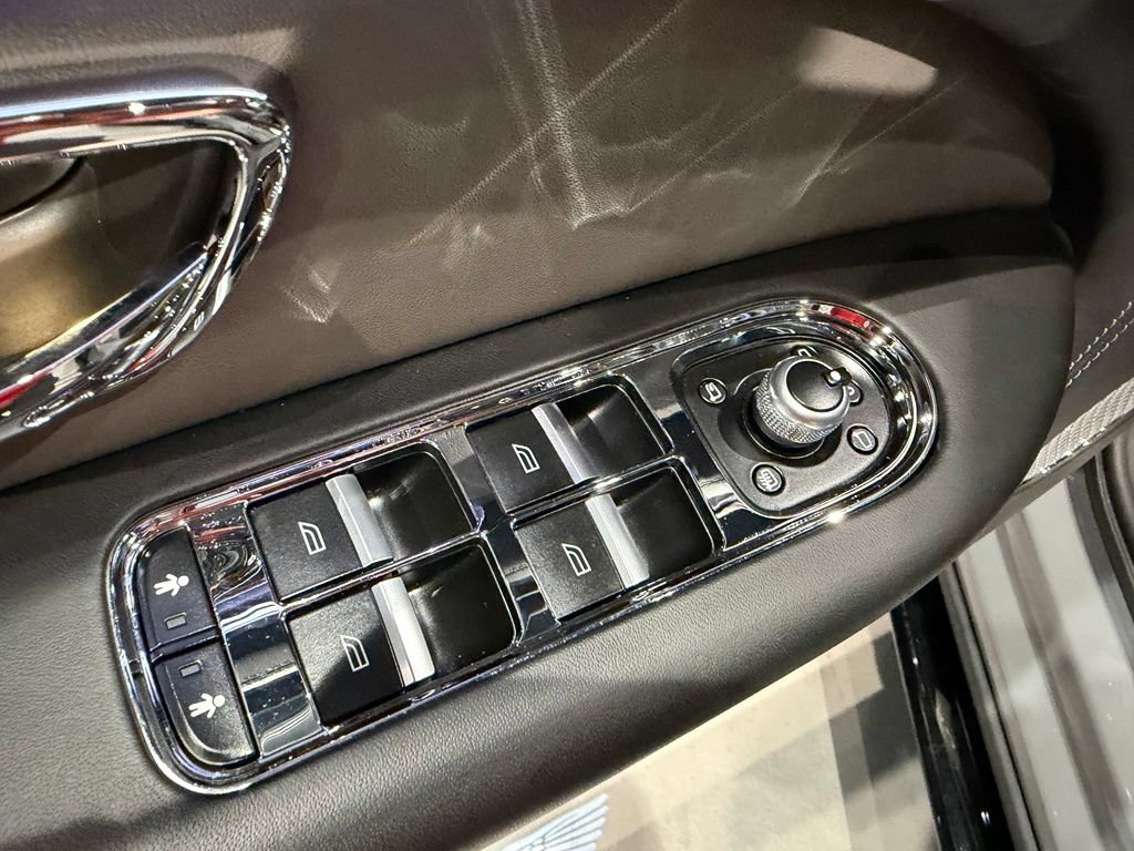 Used 2022 Bentley Bentayga AWD/4WD image 34