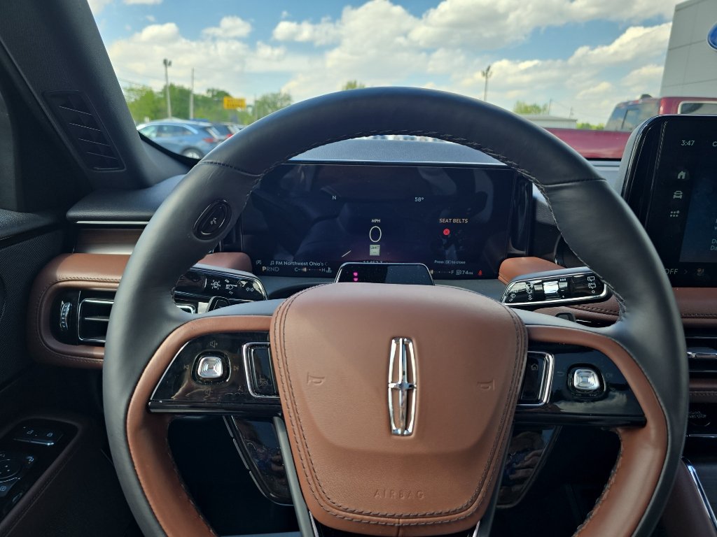 Used 2025 Lincoln Aviator Reserve w/ Jet Appearance Package AWD/4WD image 24