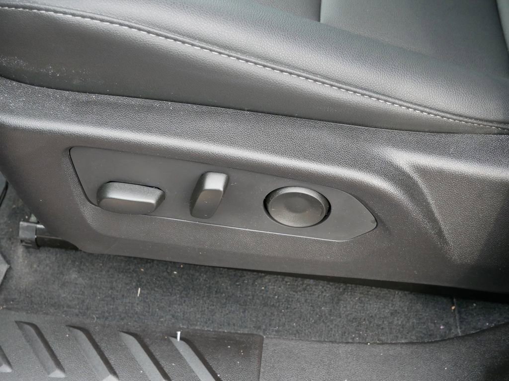 Used 2025 GMC Canyon Elevation w/ Convenience Package image 17